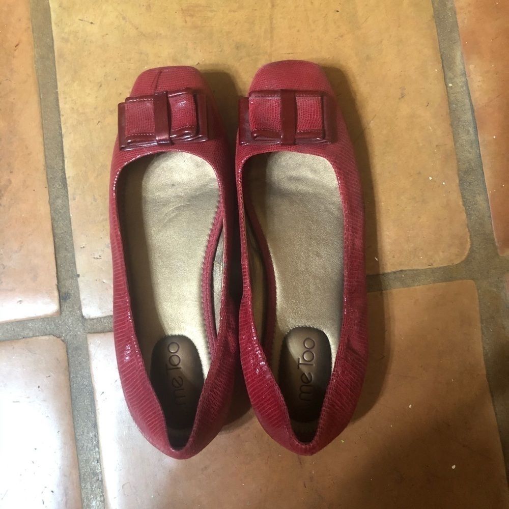 …Me Too red flats w/ bow size 8.5